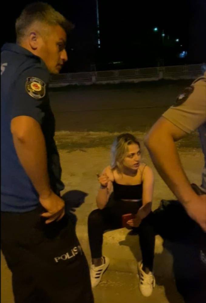 Konya yolunda hareketli dakikalar! Polisin anne ve kızı ile zor anları 7